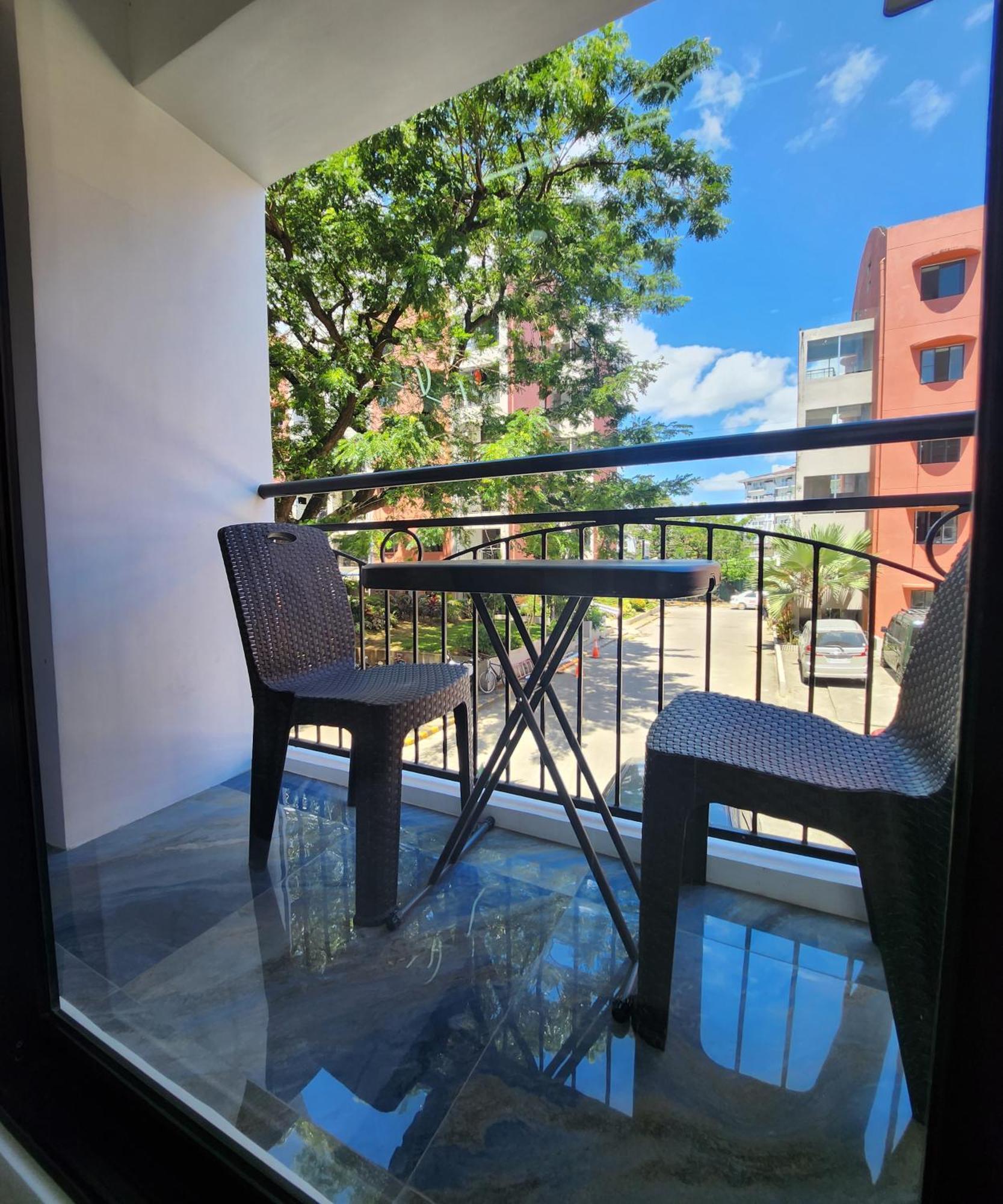 Condo Azur Suites B207 Near Airport, Netflix, Stylish, Cozy With Swimming Pool Lapu-Lapu City Zewnętrze zdjęcie
